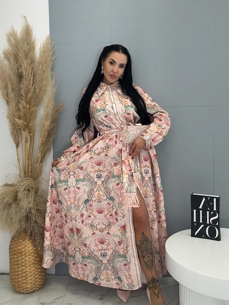 Hosszú virágmintás gombos ruha övvel ROSEA