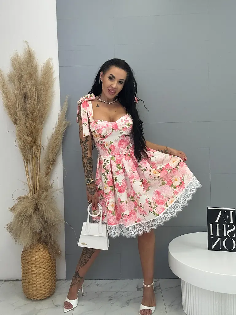 Virágmintás ruha melltöméssel RIO