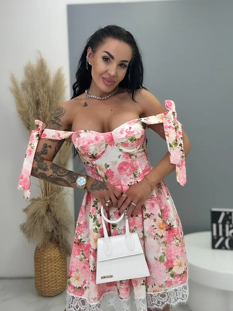 Virágmintás ruha melltöméssel RIO - next