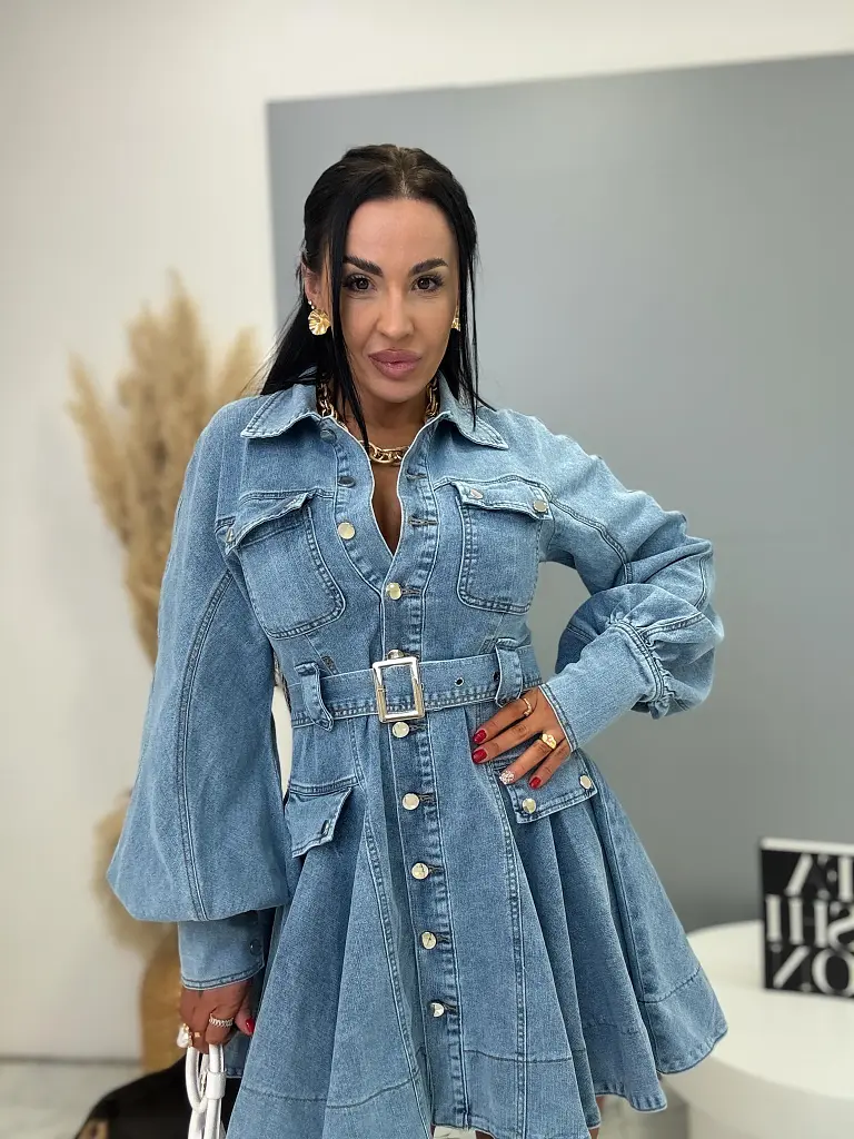 Bővülő fazonú, gombos farmer ruha övvel PIPER