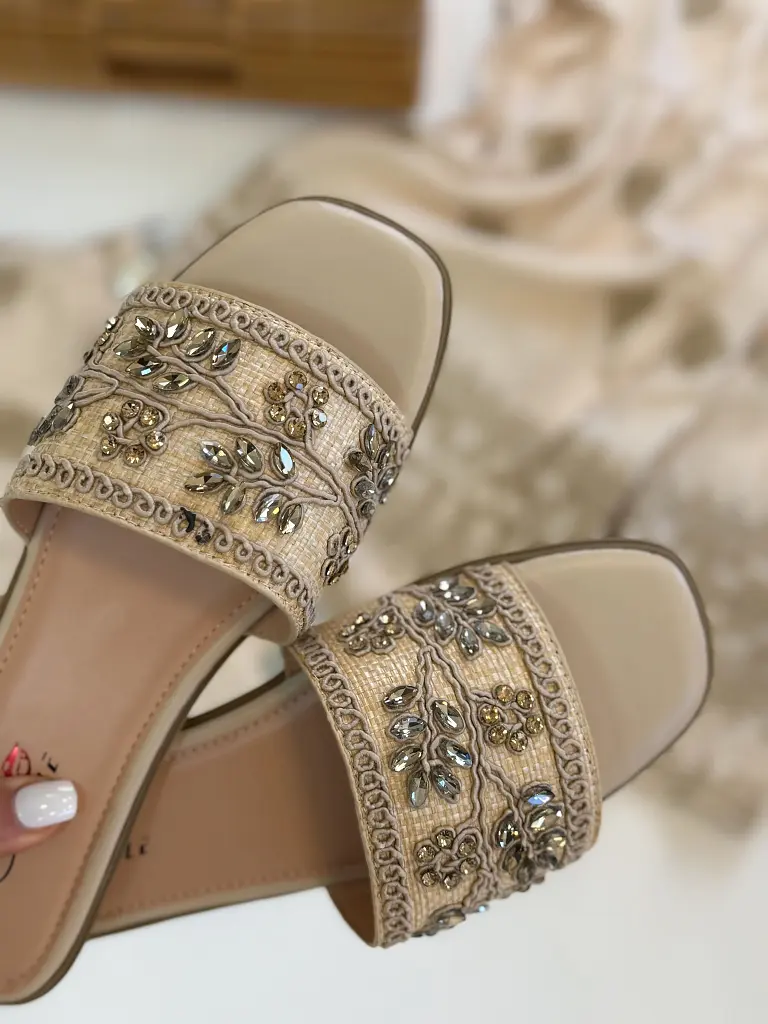 Női papucs díszítéssel ONE