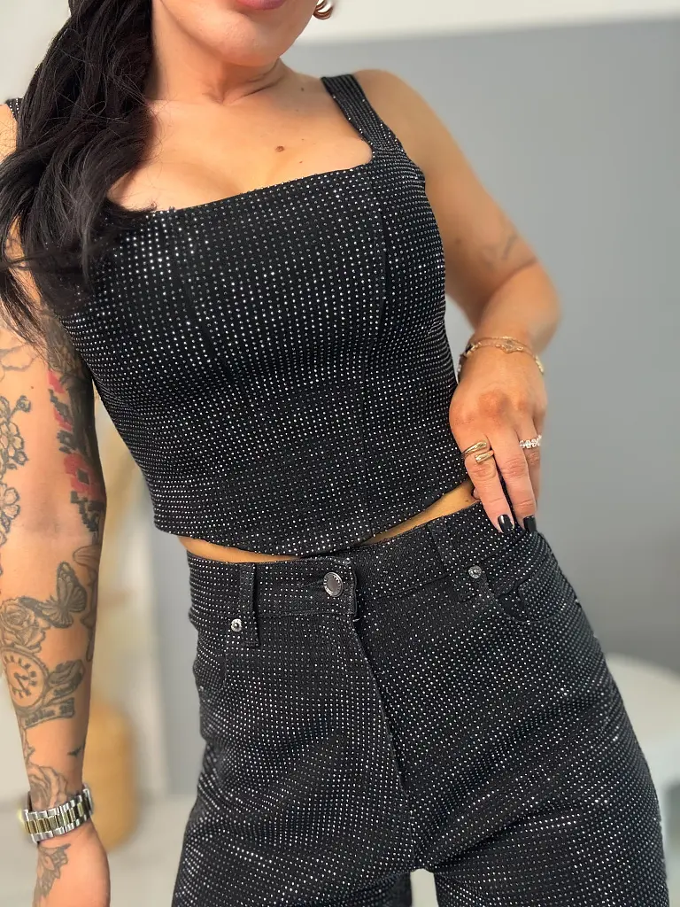 Farmer crop top kövecskékkel díszítve DIAMOND BLACK