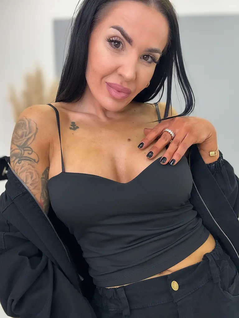 Női crop top melltartóbetéttel STRAP