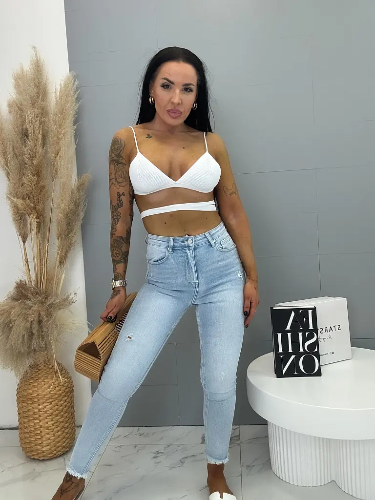 Elasztikus szaggatott skinny farmernadrág magas derékkal NOA