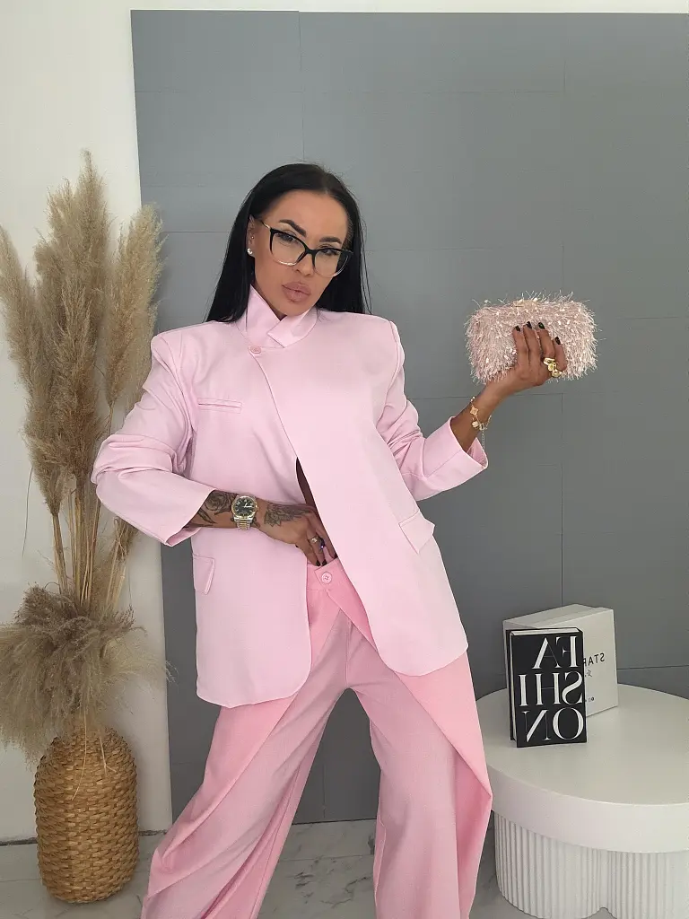 Női zakó nyak alatt 1 gombbal záródó CLEO