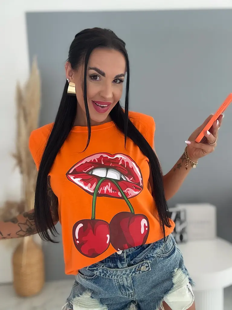 Póló vállpárnákkal és lenyomattal CHERRY - next