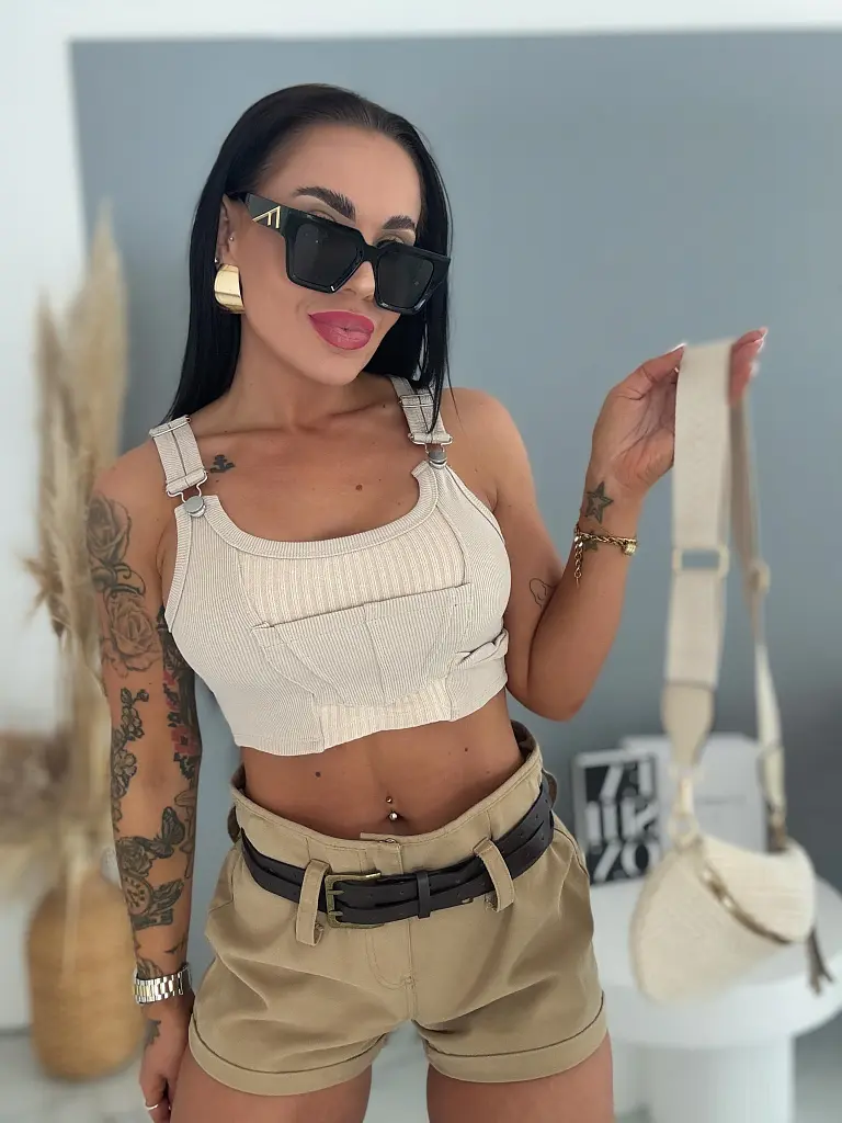 Chino khaki rövidnádrág övvel  - next