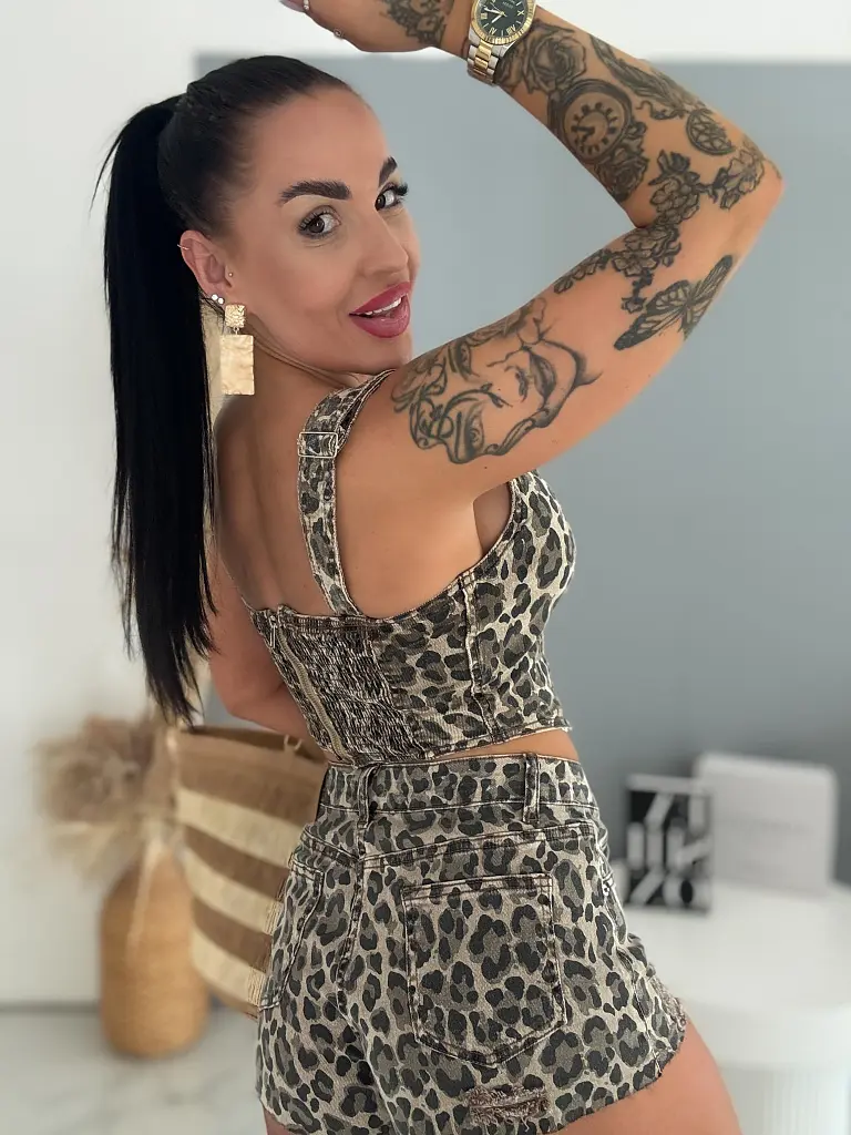 Leopárdmintás crop top működő csatos pántokkal SOFT - next