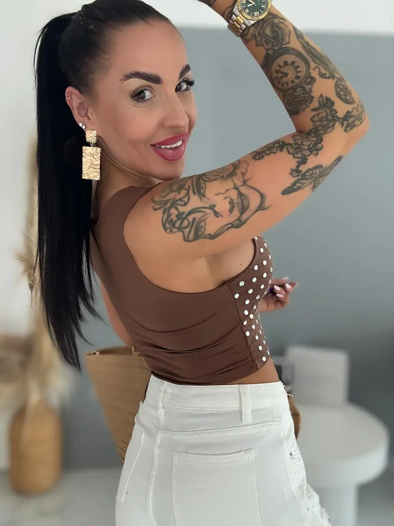 Crop-top ezüst kövekkel díszítve BLANCA - next