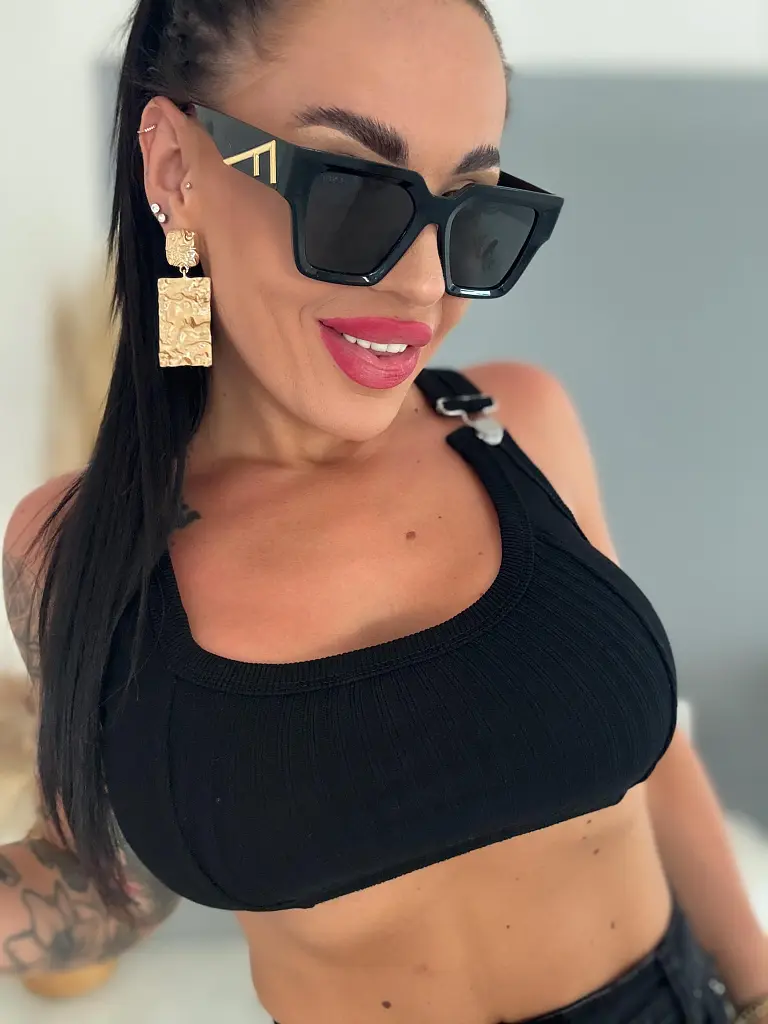 Bordázott crop top működő csatos pántokkal CAPRI