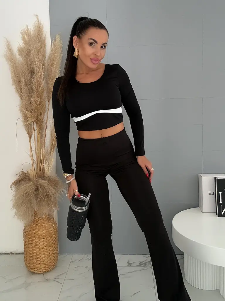 Elasztikus crop top melltöméssel LINE
