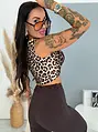 Leopárd mintás sportos crop-top melltöméssel CARA