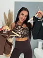 Leopárd mintás sportos crop-top melltöméssel CARA