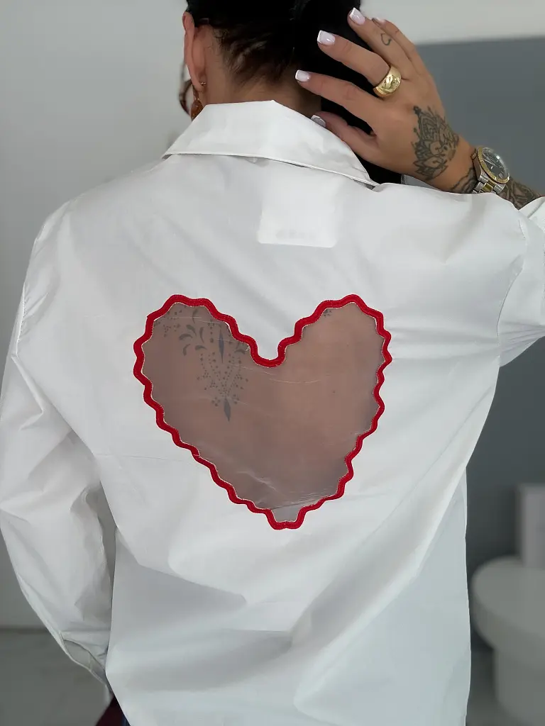 Fehér ing hátul szívecske mintával HEART