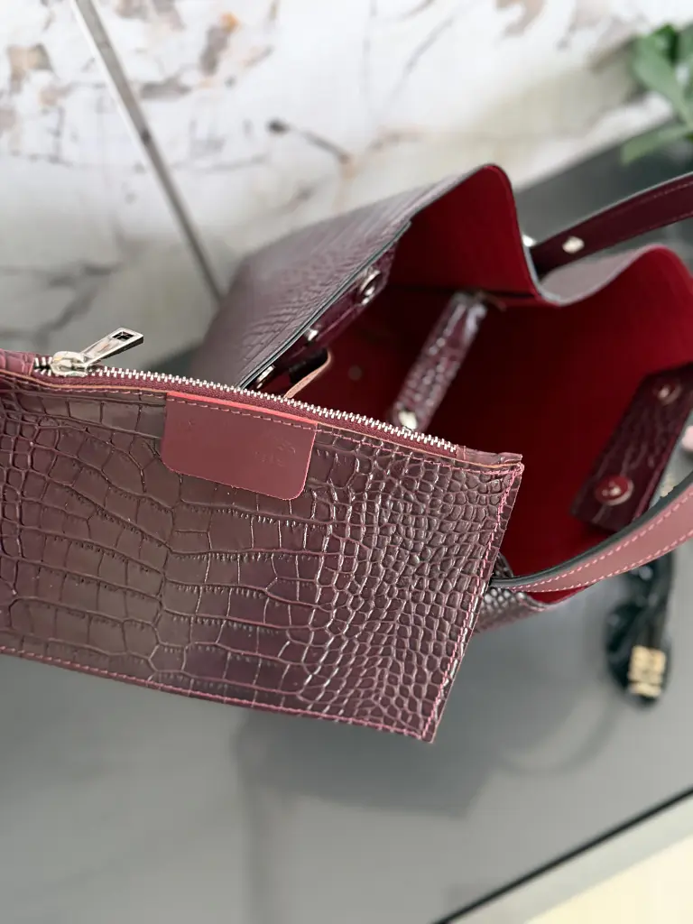 Valódi bőr kézitáska NIKA embossed hatással - next