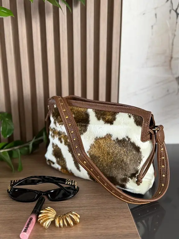 Műszőrmés válltáska COW