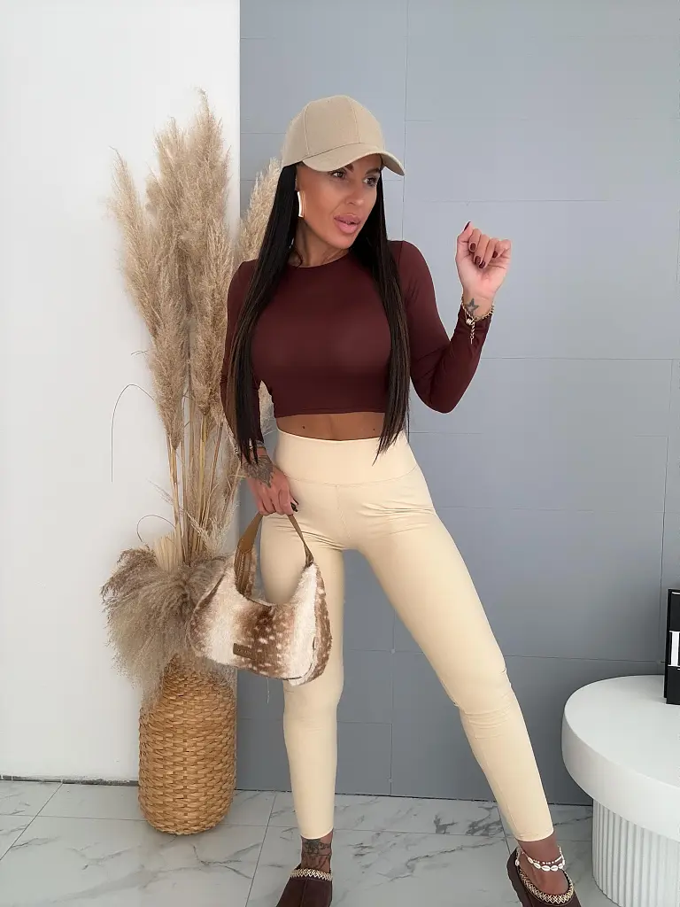 Enyhén bélelt műbőr leggings ALPINE
