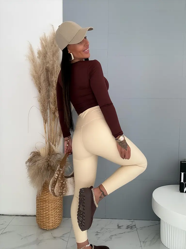 Enyhén bélelt műbőr leggings ALPINE - next
