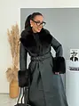 Hosszú műbőr kabát övvel és szőrmével BELLA NOIR
